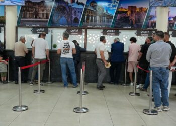 ما التحديات المعيشية والقانونية أمام عودة اللاجئين السوريين