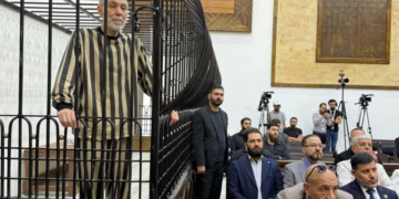 مفتي النظام المخلوع أحمد حسون أمام القضاء السوري (الجزيرة)