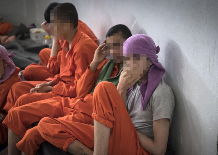 أطفال خلف الحدود… قُصّر سوريون من معتقلات “قسد” إلى زنازين العراق