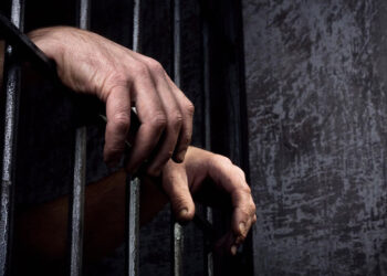 Assad regime demands money to close released detainees’ cases, violating amnesty decree