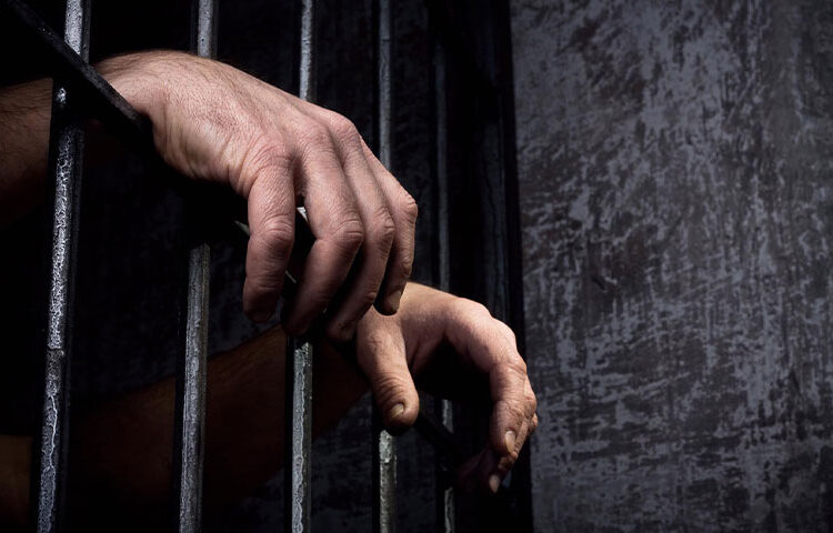 Assad regime demands money to close released detainees’ cases, violating amnesty decree