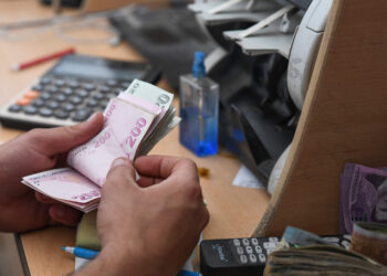 Syrian regime ‘blackmails’ families of released detainees, demands money